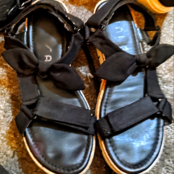 Unisa Black/White Strappy Bow Wedge Sandals - Picture 1 of 1